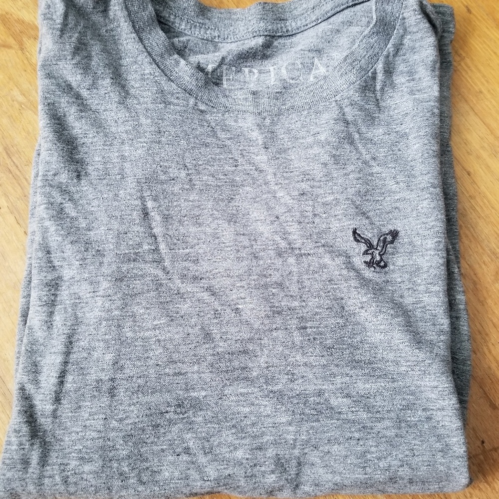 American Eagle Men's t shirt small grey